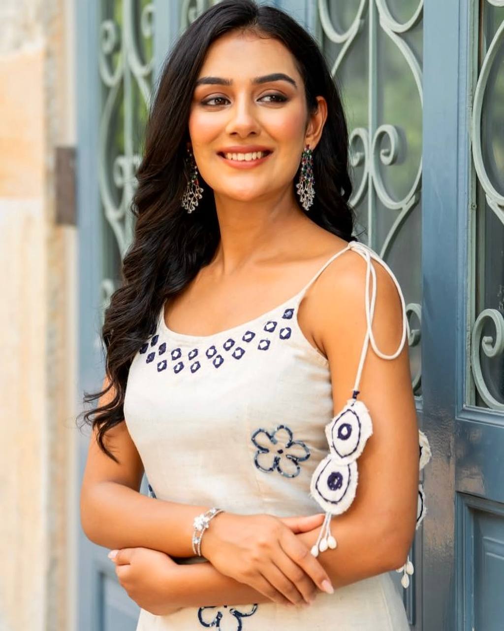 Myra Ivory Bloom Hand-Embroidered Kurta Set