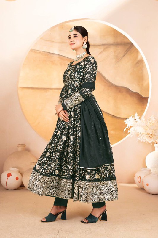 Royal Radiance Dark Green Heavy Embroidered work Sut Set