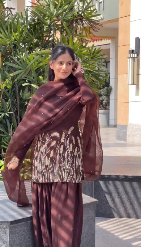 Zunaira Zari Designer Party Wear Look Farshi Shalwar Suit Set