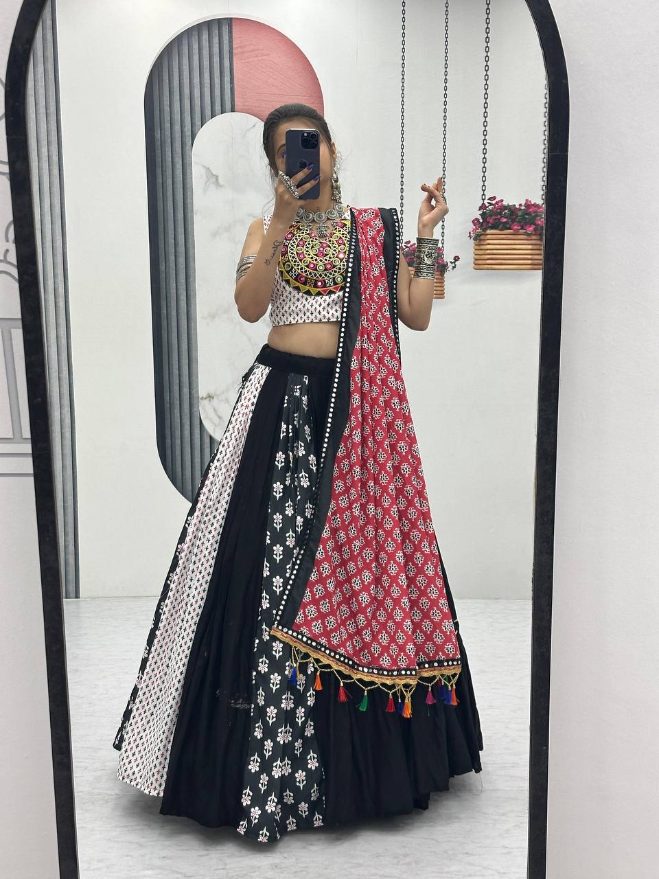 Navratri Naari Ensemble Gamathi work Lehenga Set