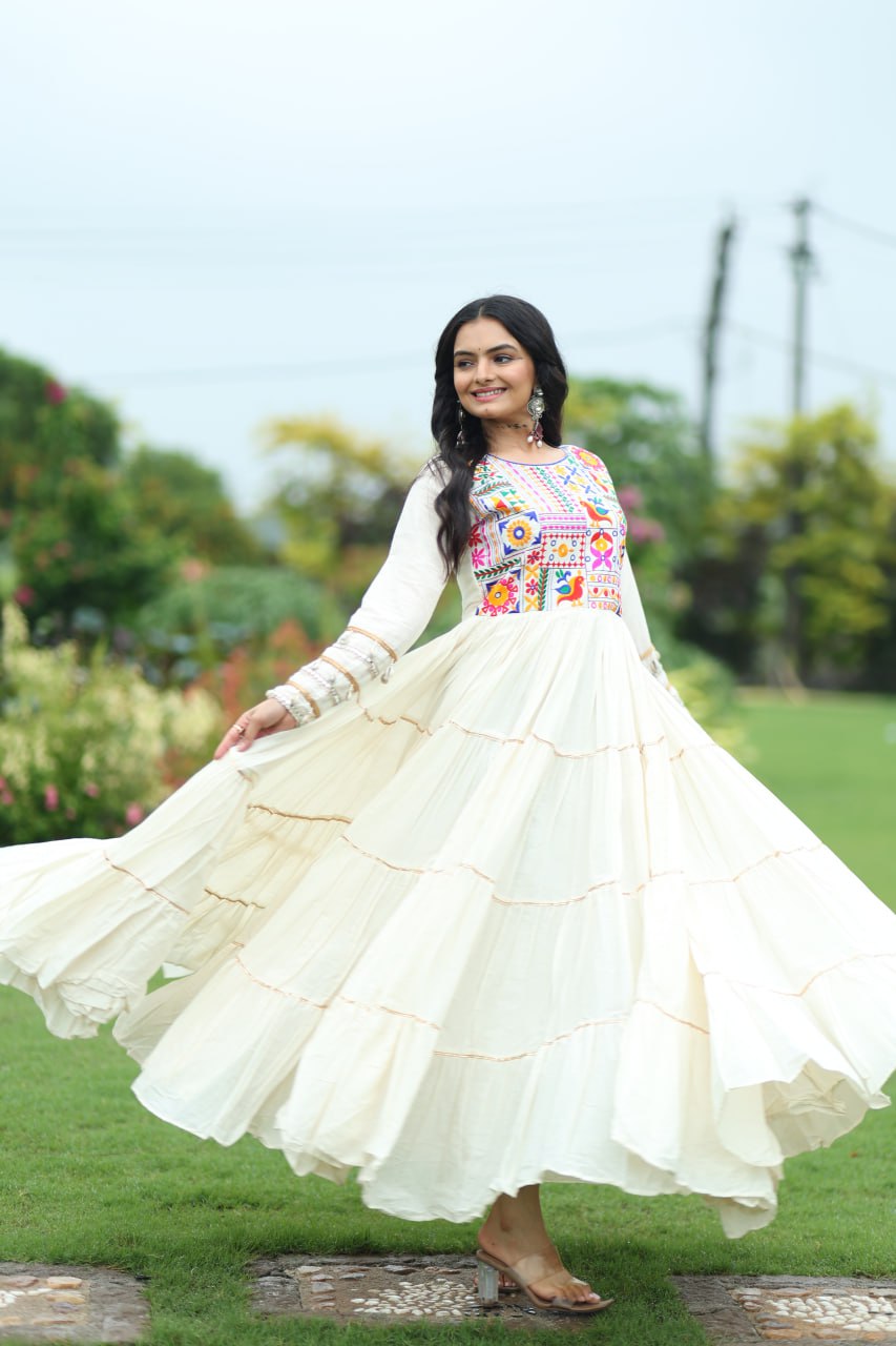 Neelaya Kora Cotton With Multi Thread Gown