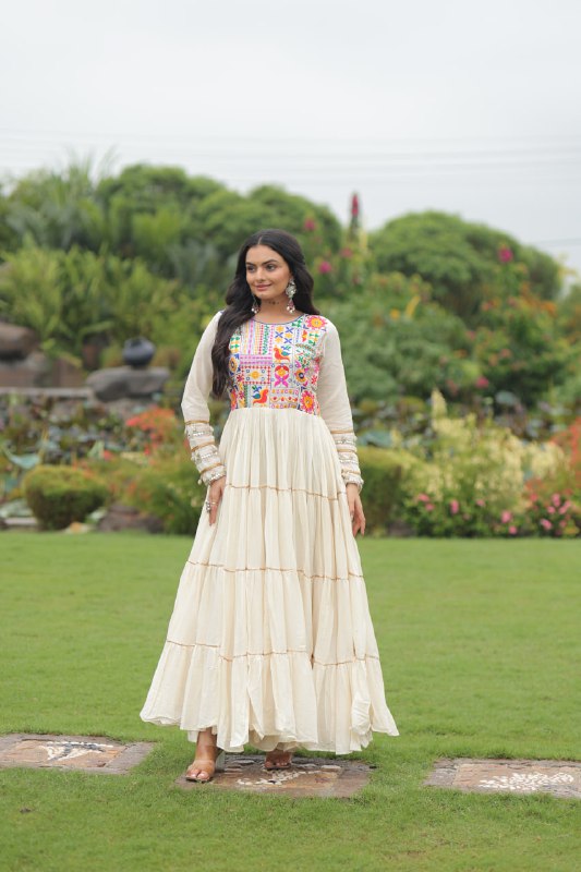 Neelaya Kora Cotton With Multi Thread Gown