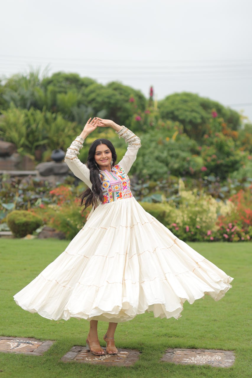 Neelaya Kora Cotton With Multi Thread Gown