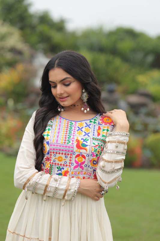 Neelaya Kora Cotton With Multi Thread Gown