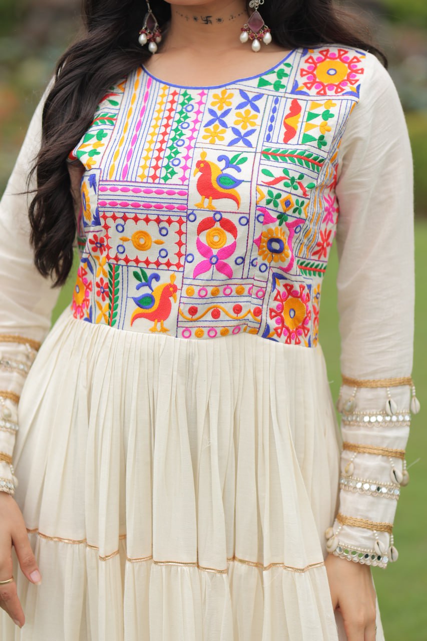 Neelaya Kora Cotton With Multi Thread Gown