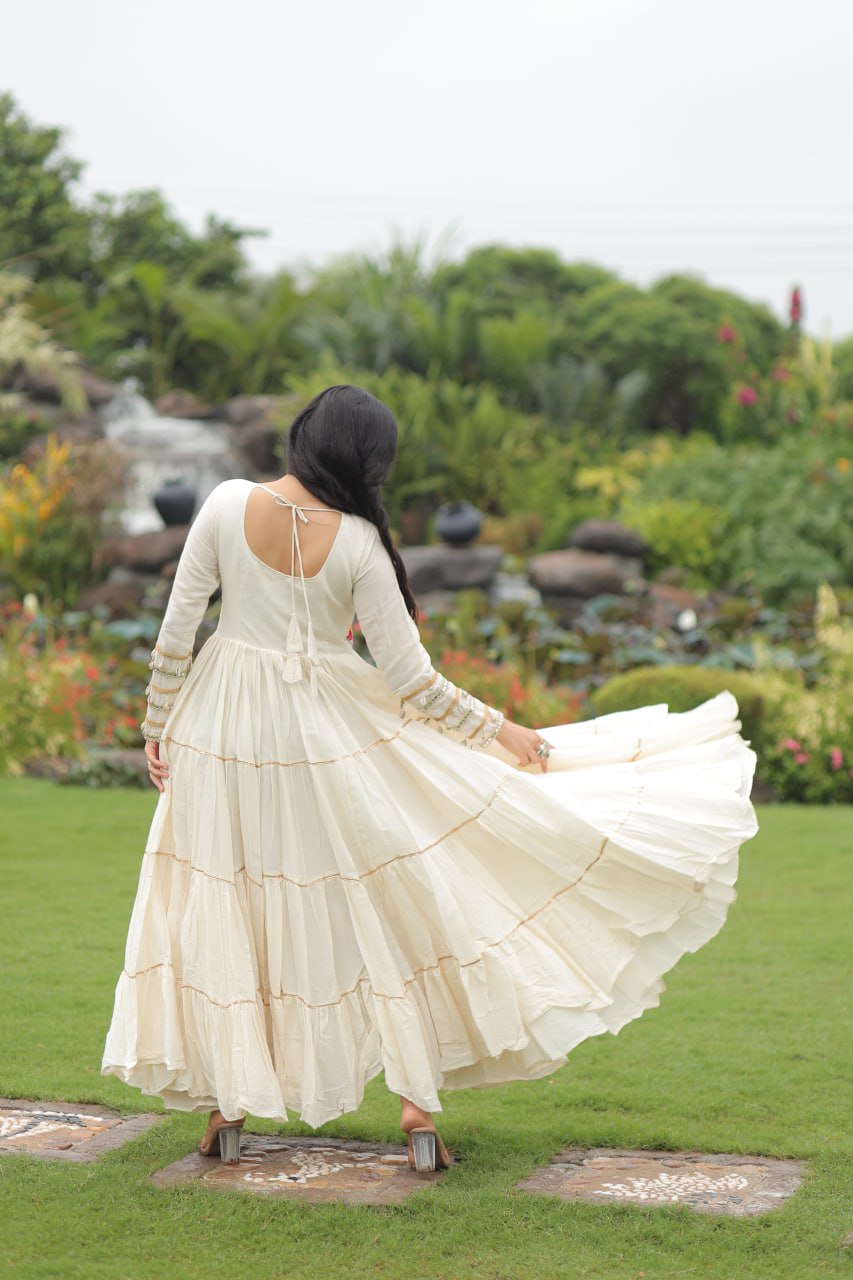 Neelaya Kora Cotton With Multi Thread Gown