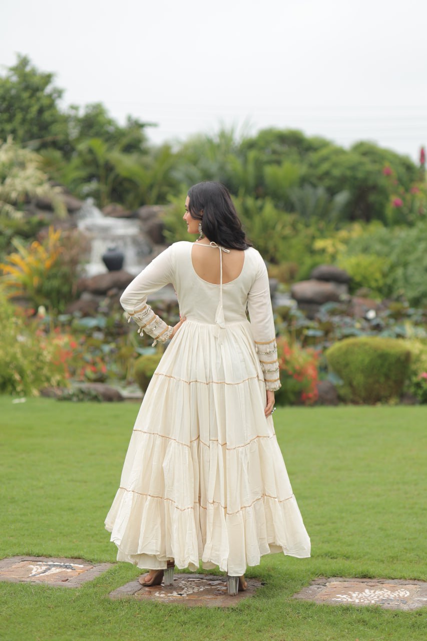 Neelaya Kora Cotton With Multi Thread Gown