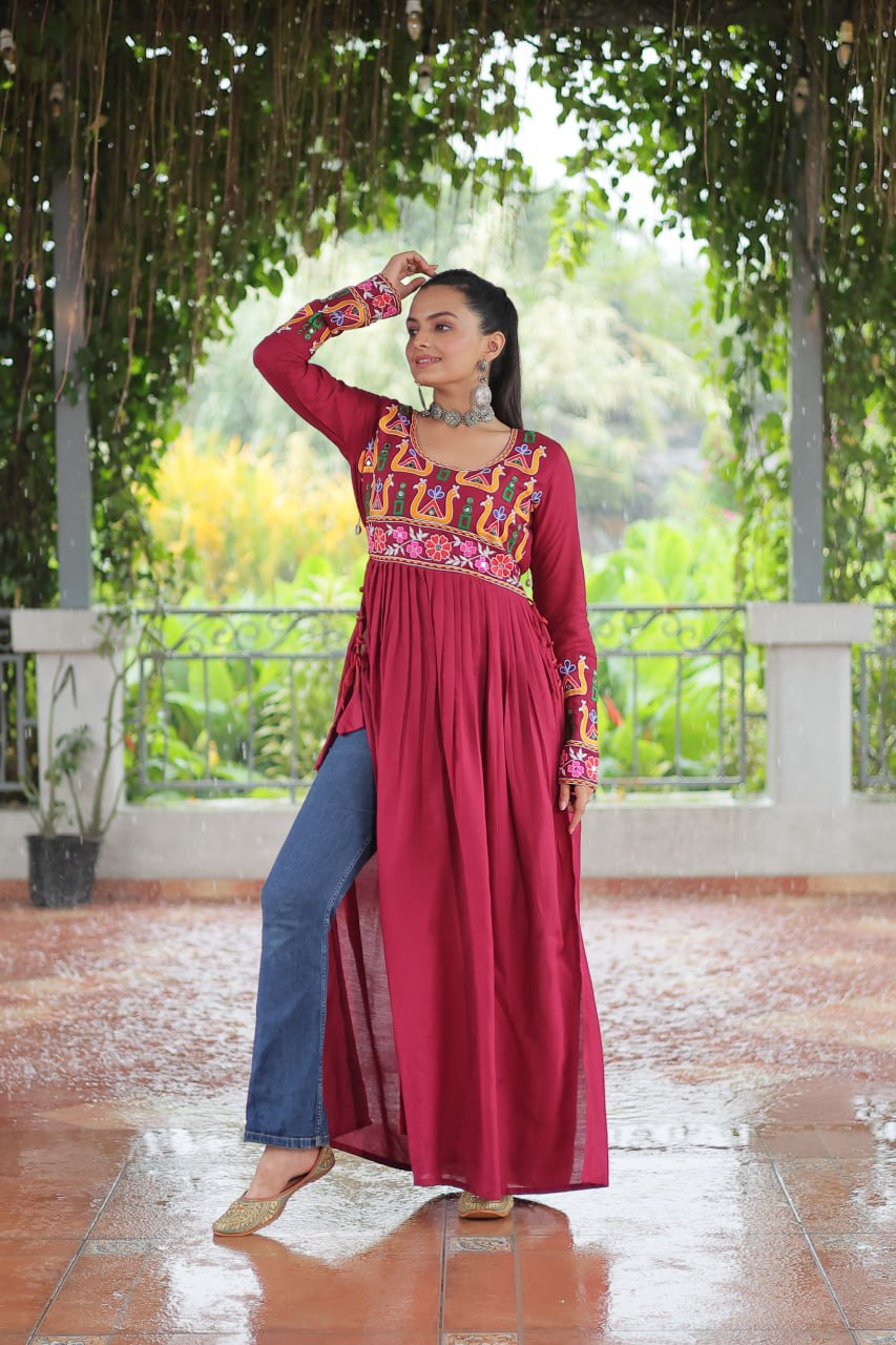Aarvi in Evergreen Grace Gamthi Work Navratri Kurti