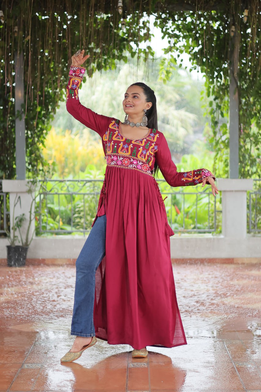 Aarvi in Evergreen Grace Gamthi Work Navratri Kurti