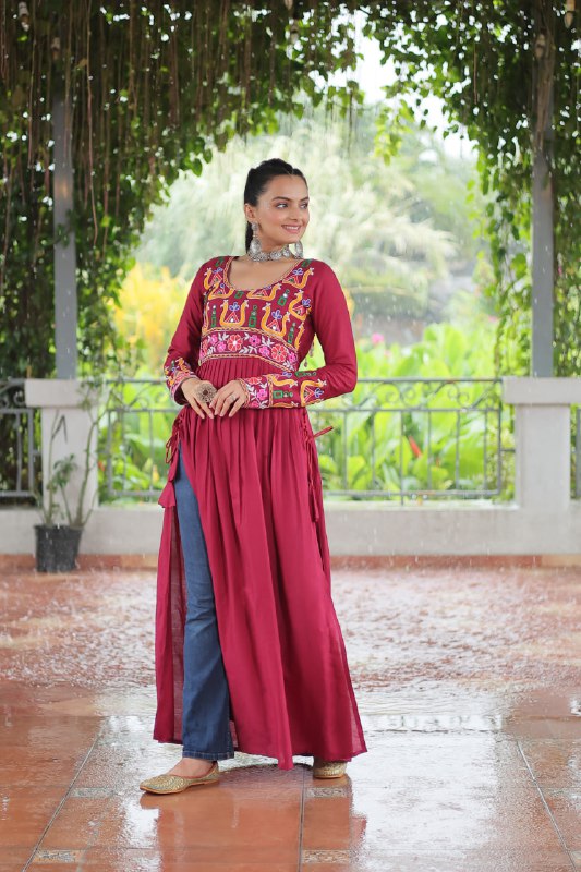 Aarvi in Evergreen Grace Gamthi Work Navratri Kurti