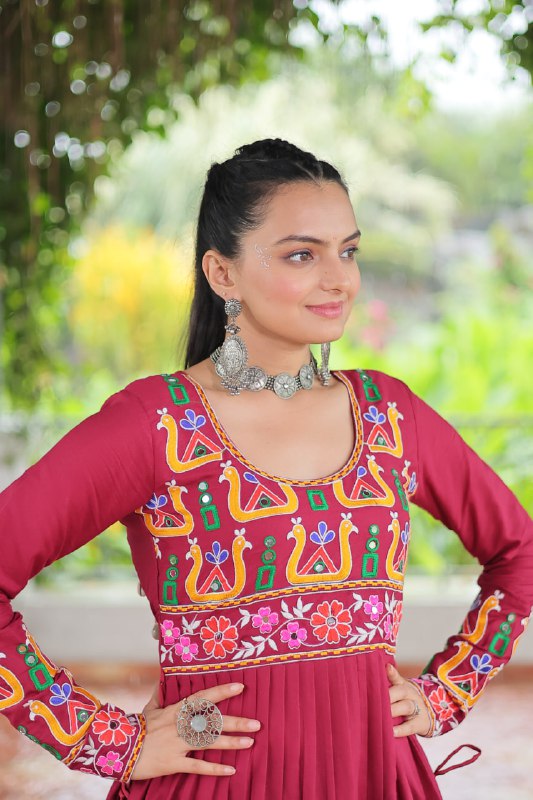 Aarvi in Evergreen Grace Gamthi Work Navratri Kurti