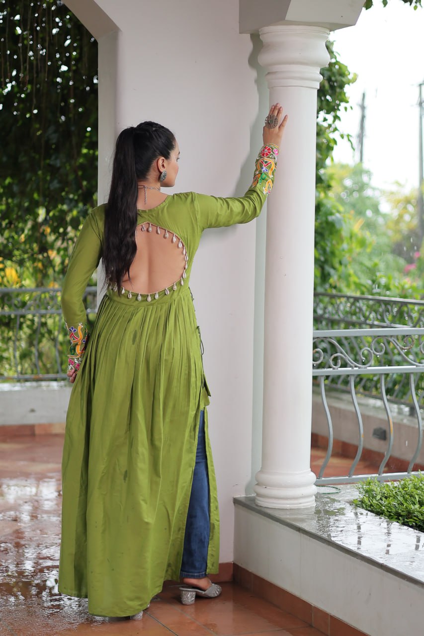 Aarvi in Evergreen Grace Gamthi Work Navratri Kurti