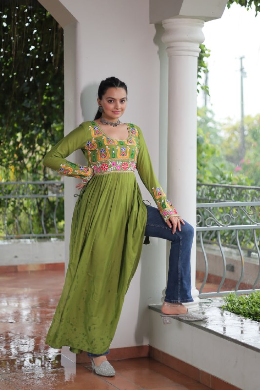 Aarvi in Evergreen Grace Gamthi Work Navratri Kurti