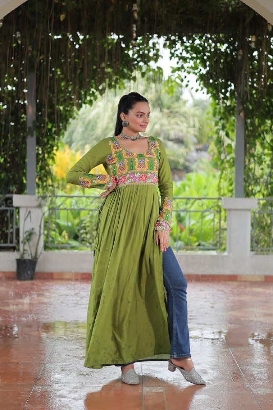 Aarvi in Evergreen Grace Gamthi Work Navratri Kurti