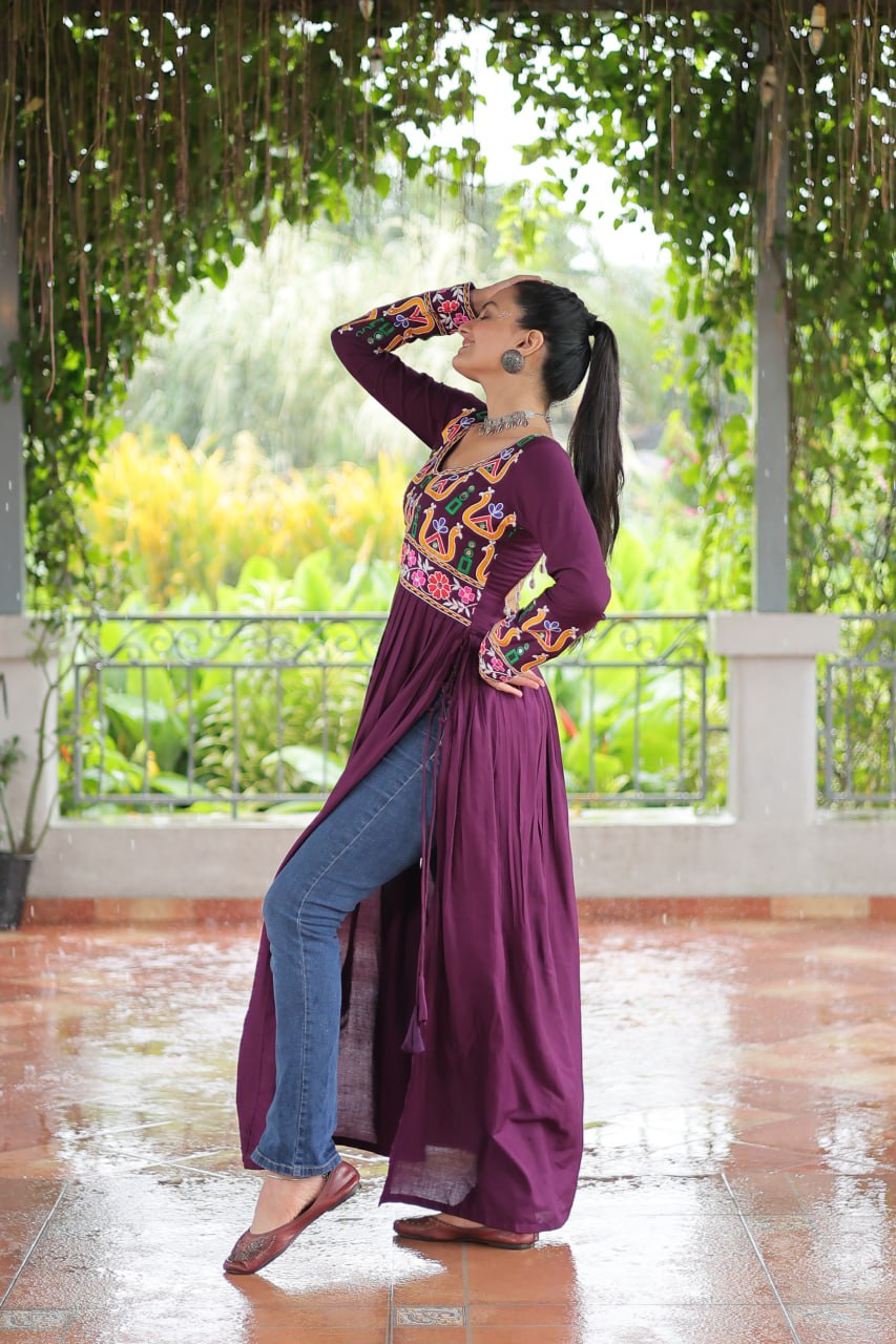 Aarvi in Evergreen Grace Gamthi Work Navratri Kurti