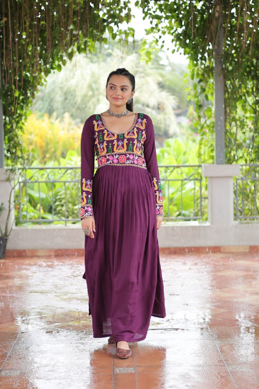 Aarvi in Evergreen Grace Gamthi Work Navratri Kurti