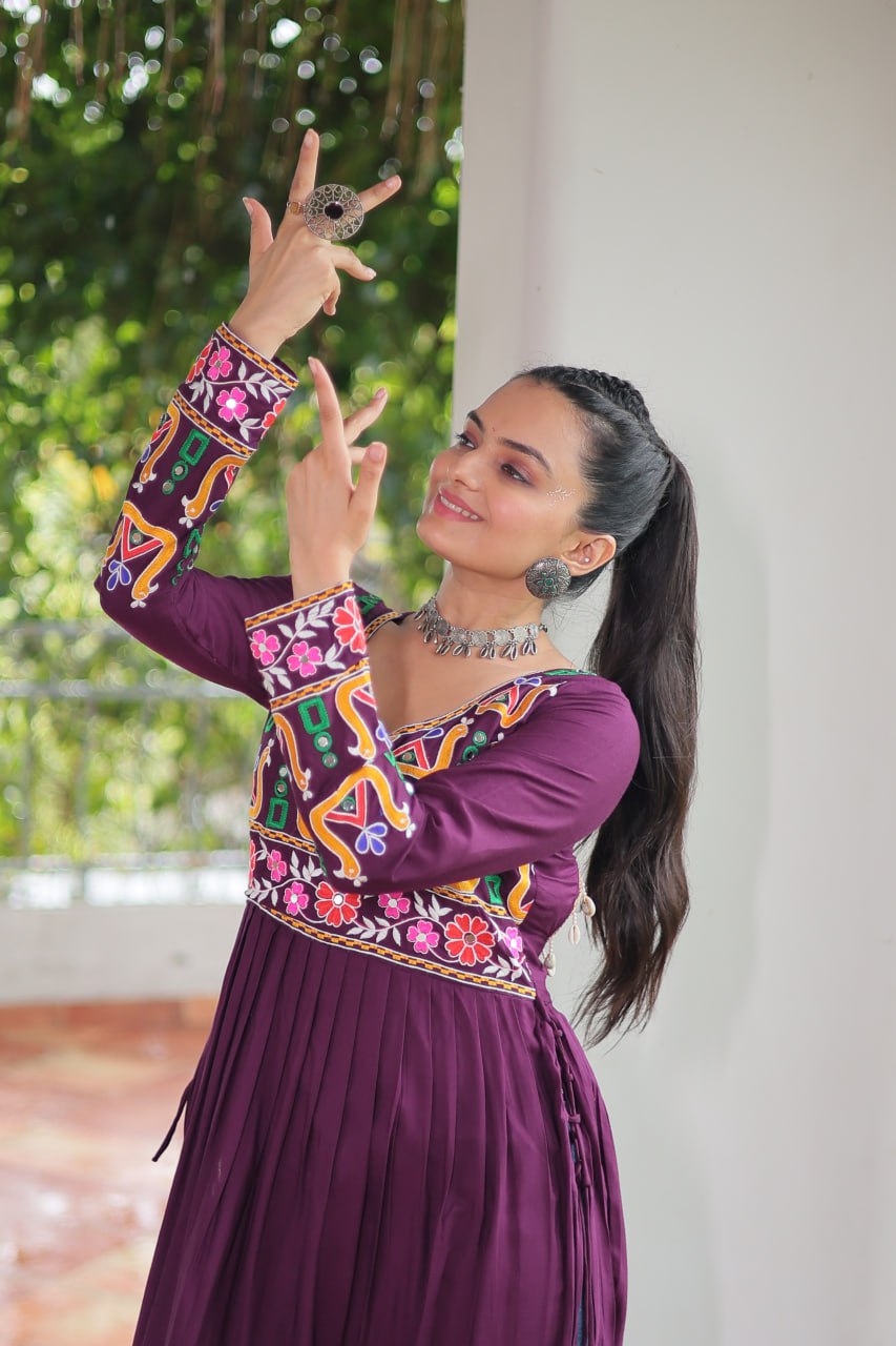 Aarvi in Evergreen Grace Gamthi Work Navratri Kurti