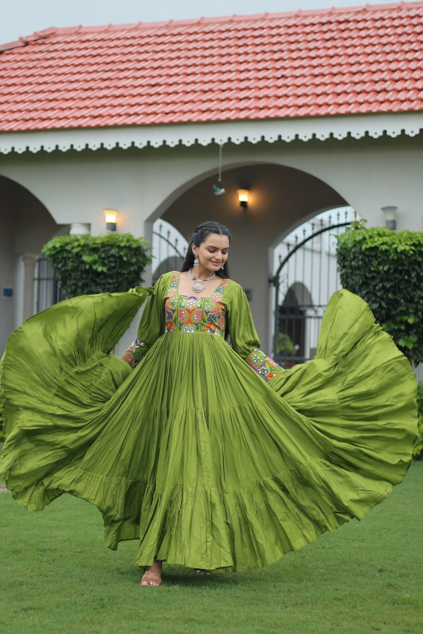 Yashvi’s Rangilo Raas Gown Set