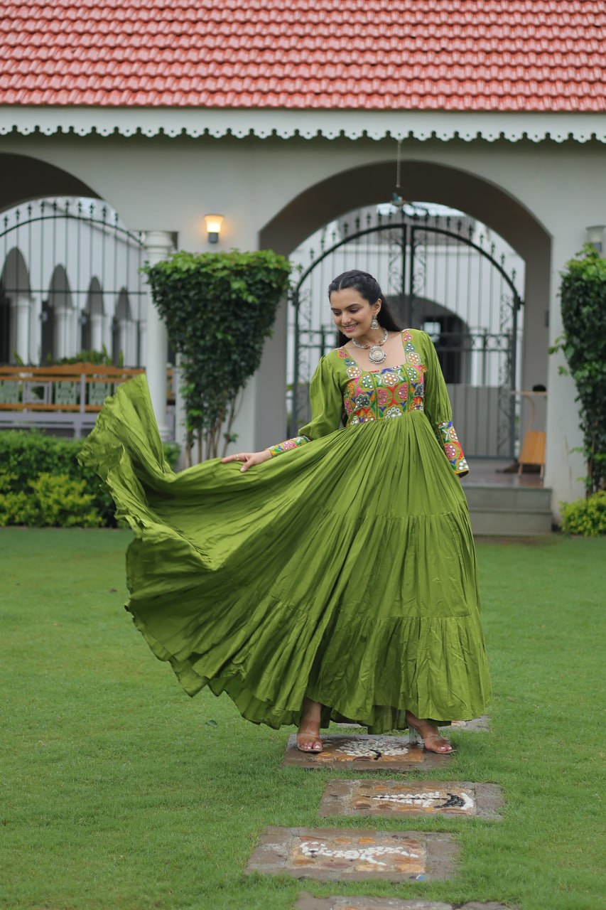 Yashvi’s Rangilo Raas Gown Set