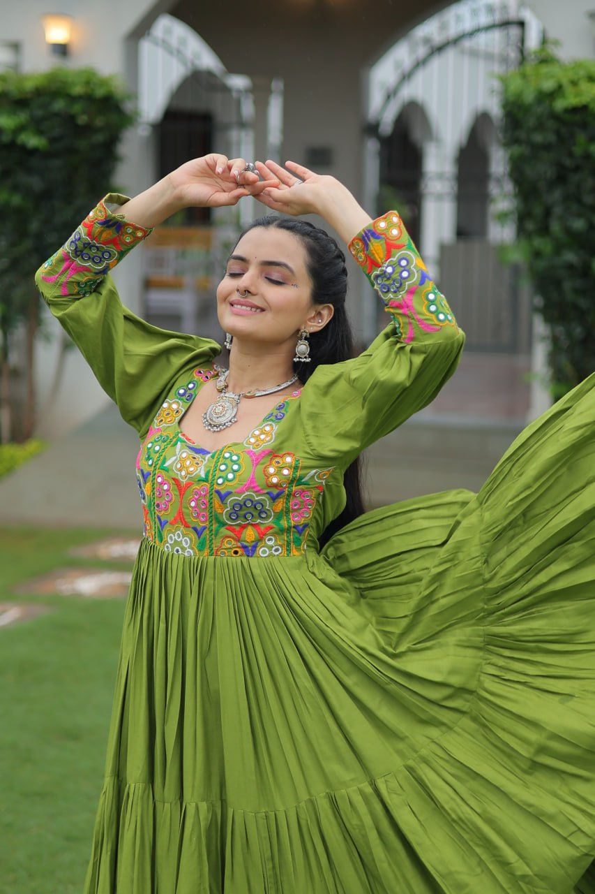 Yashvi’s Rangilo Raas Gown Set