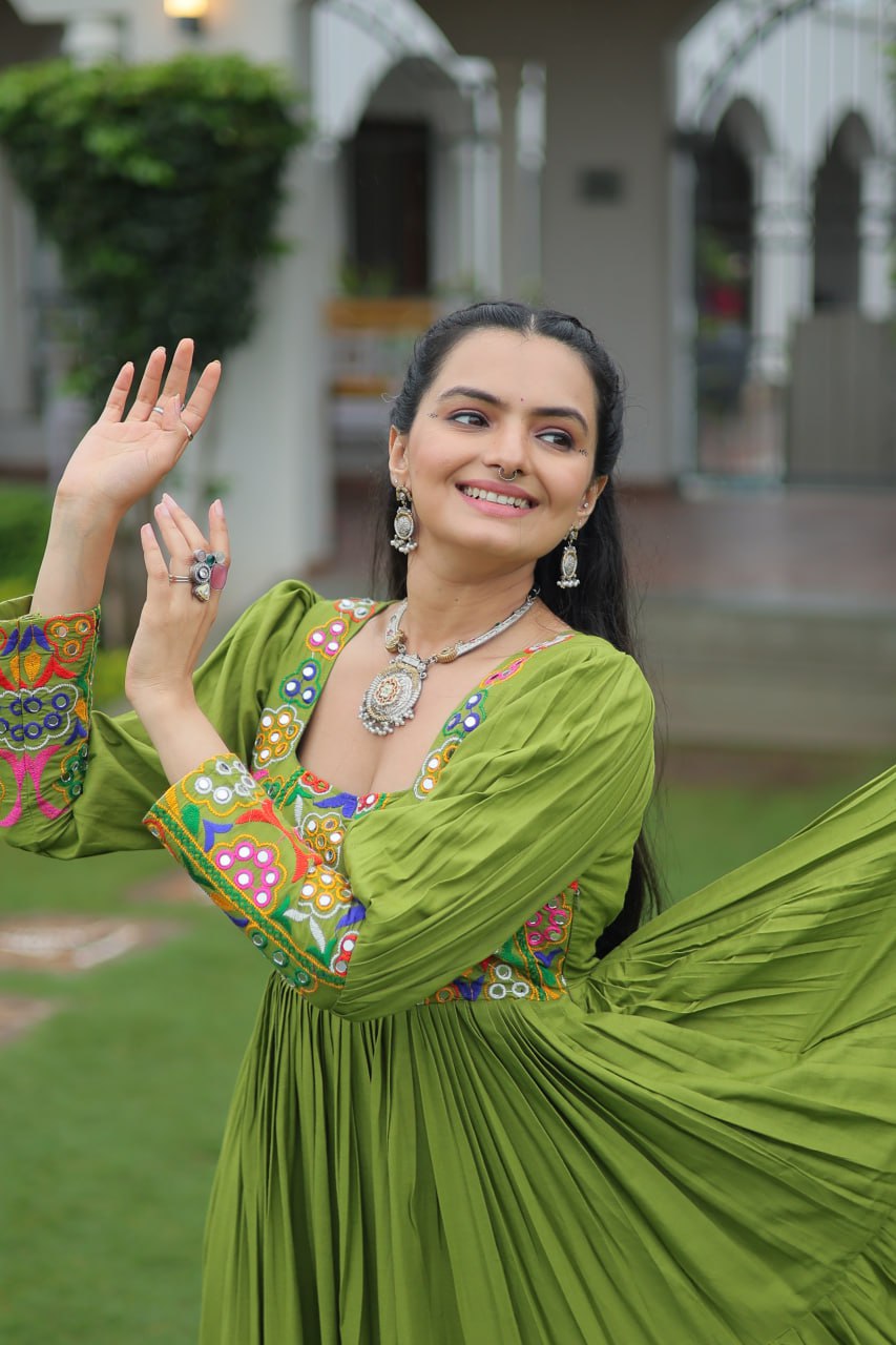 Yashvi’s Rangilo Raas Gown Set