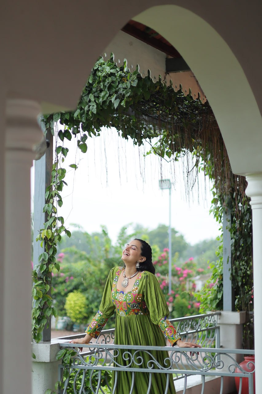 Yashvi’s Rangilo Raas Gown Set