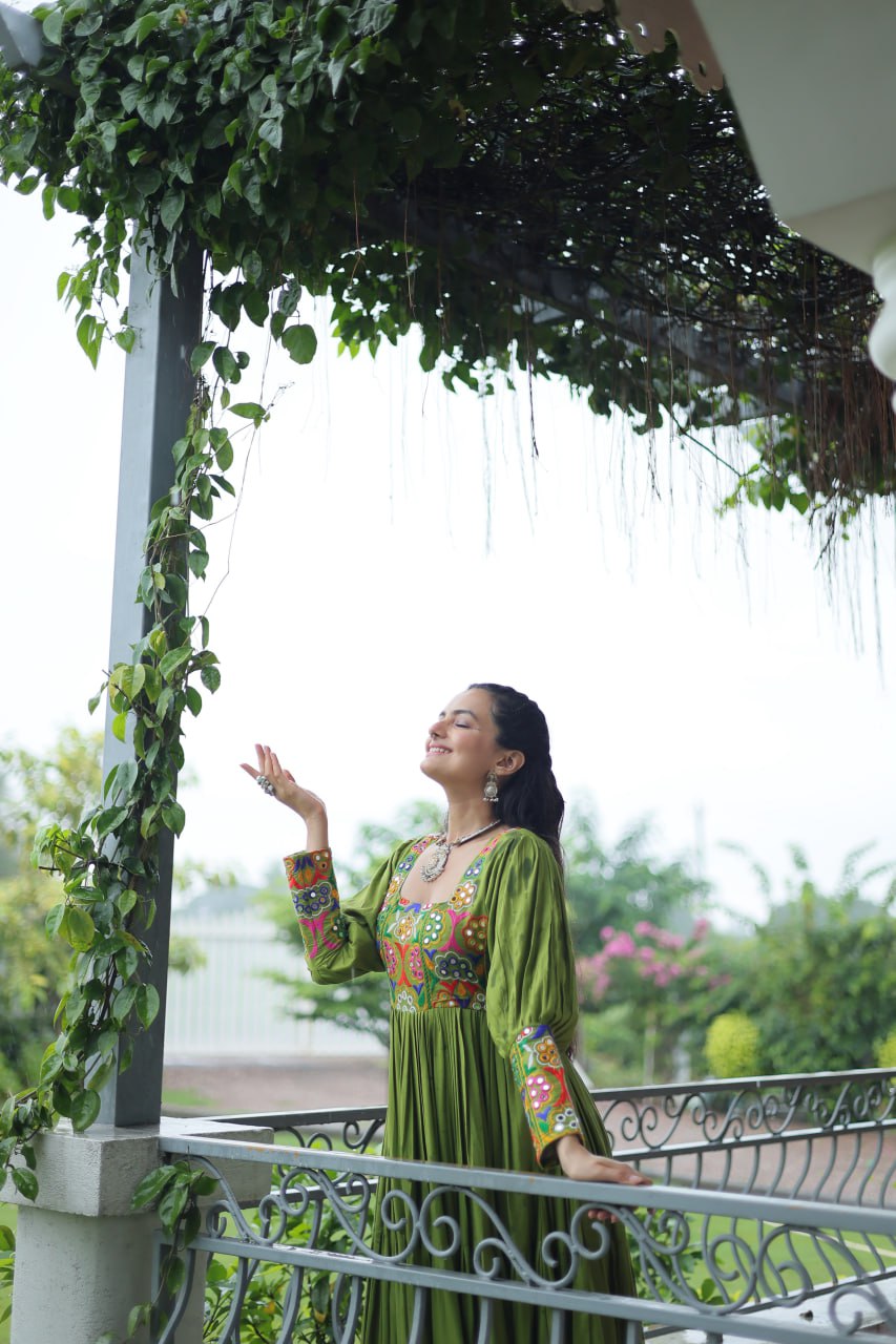 Yashvi’s Rangilo Raas Gown Set