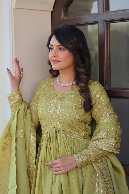 Sanvika Ensemble Regal Threadwork Royal Gown Set