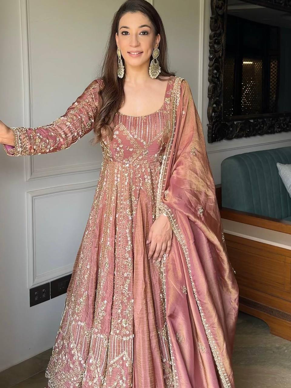 Aarohi Graceful Crunchy Silk Zari Lehenga Set