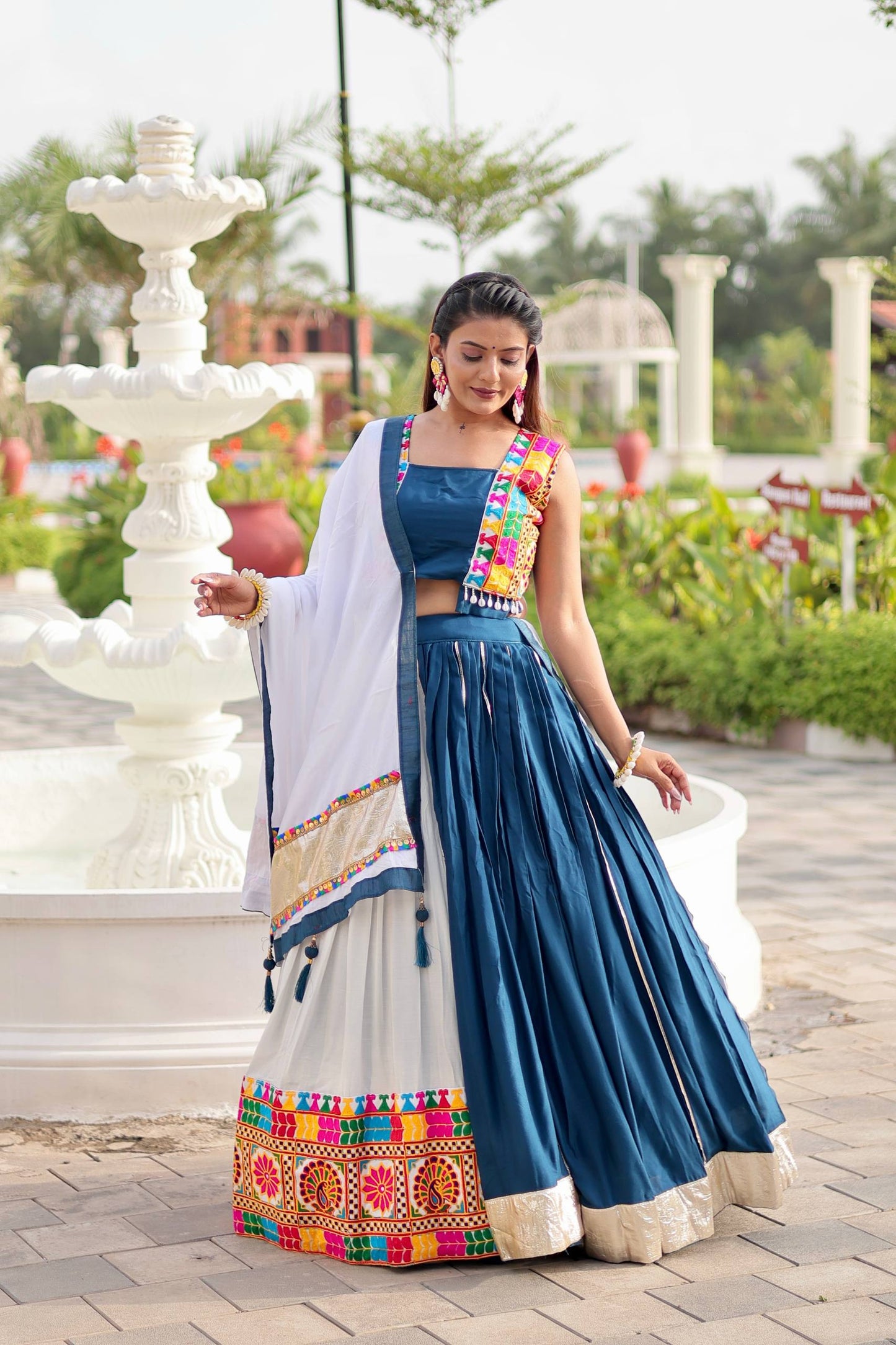 Naina’s Traditional Mirror Embroidered Navratri Lahenga