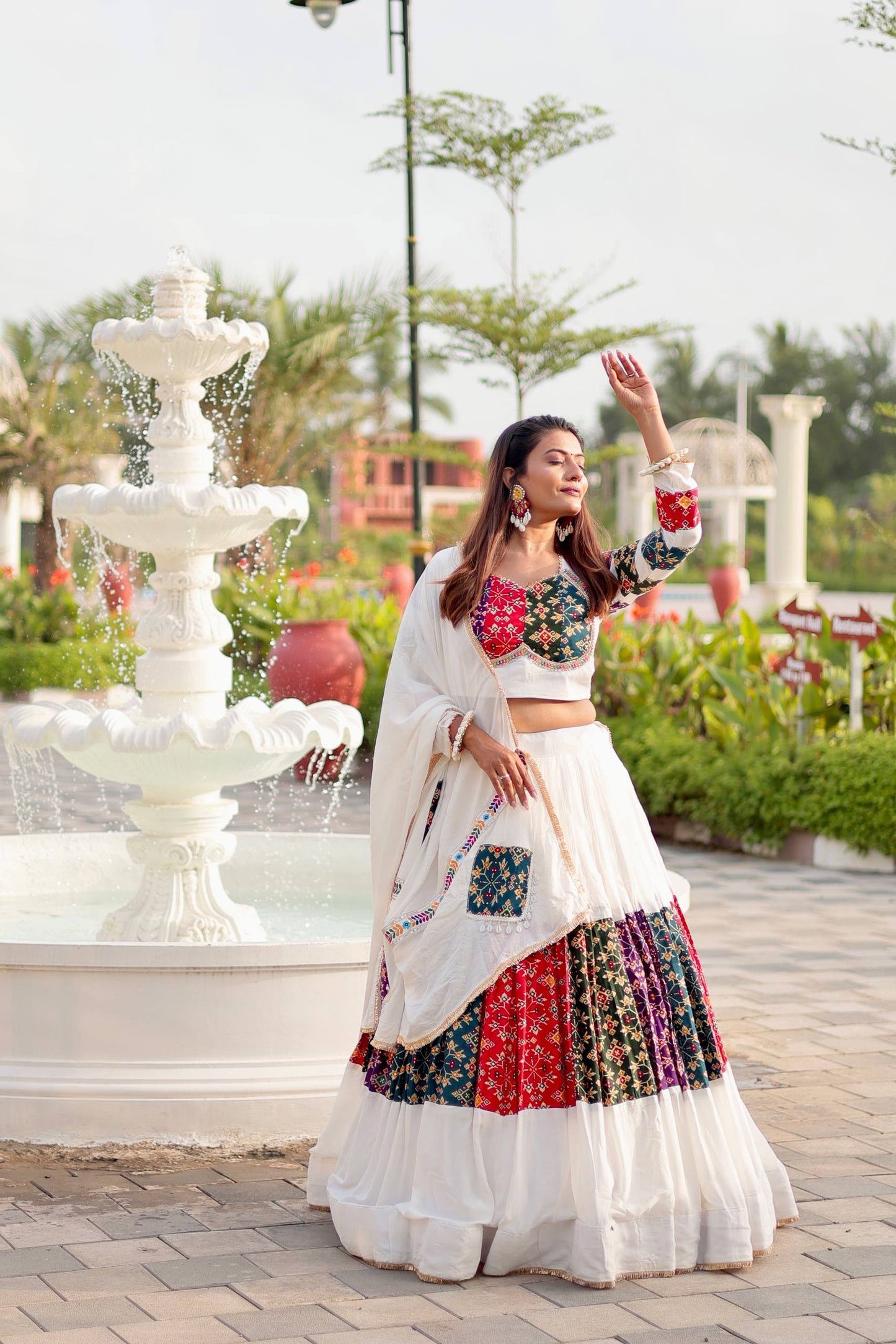 Saanvi’s Heritage White Lehenga Choli