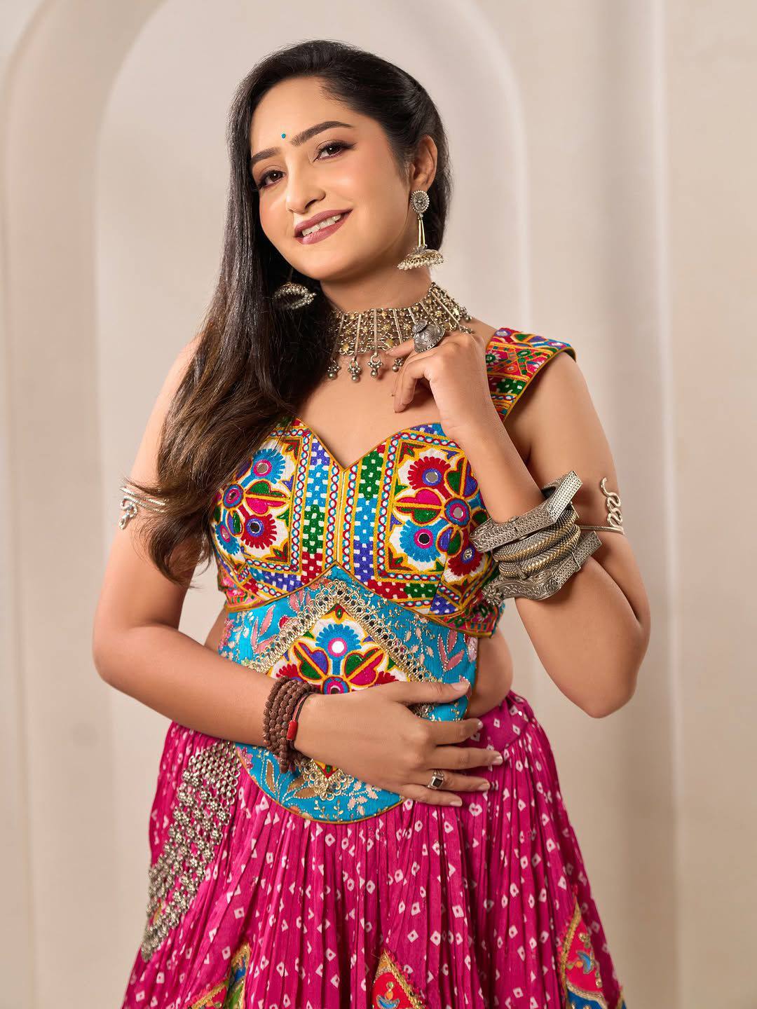 Aashi Garba Glamour Vibrant Festive Fusion Lehenga