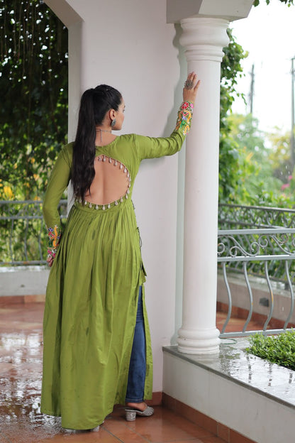 Aarvi in Evergreen Grace   Gamthi Work Navratri Kurti