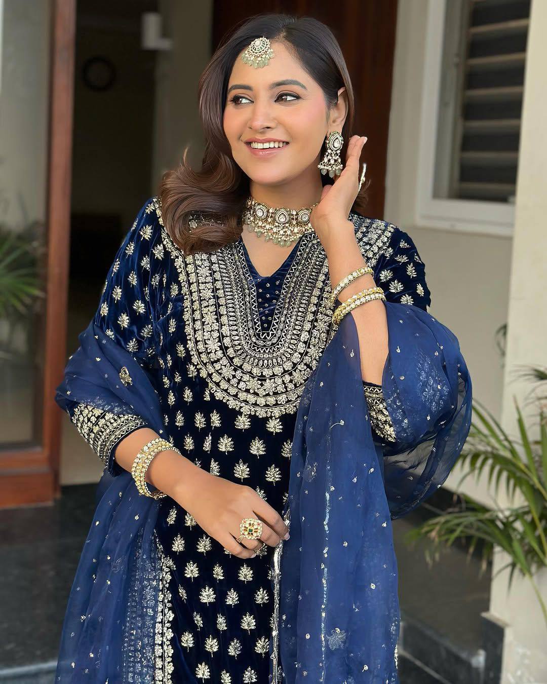 Raniya Premium Velvet Traditional Suit Set