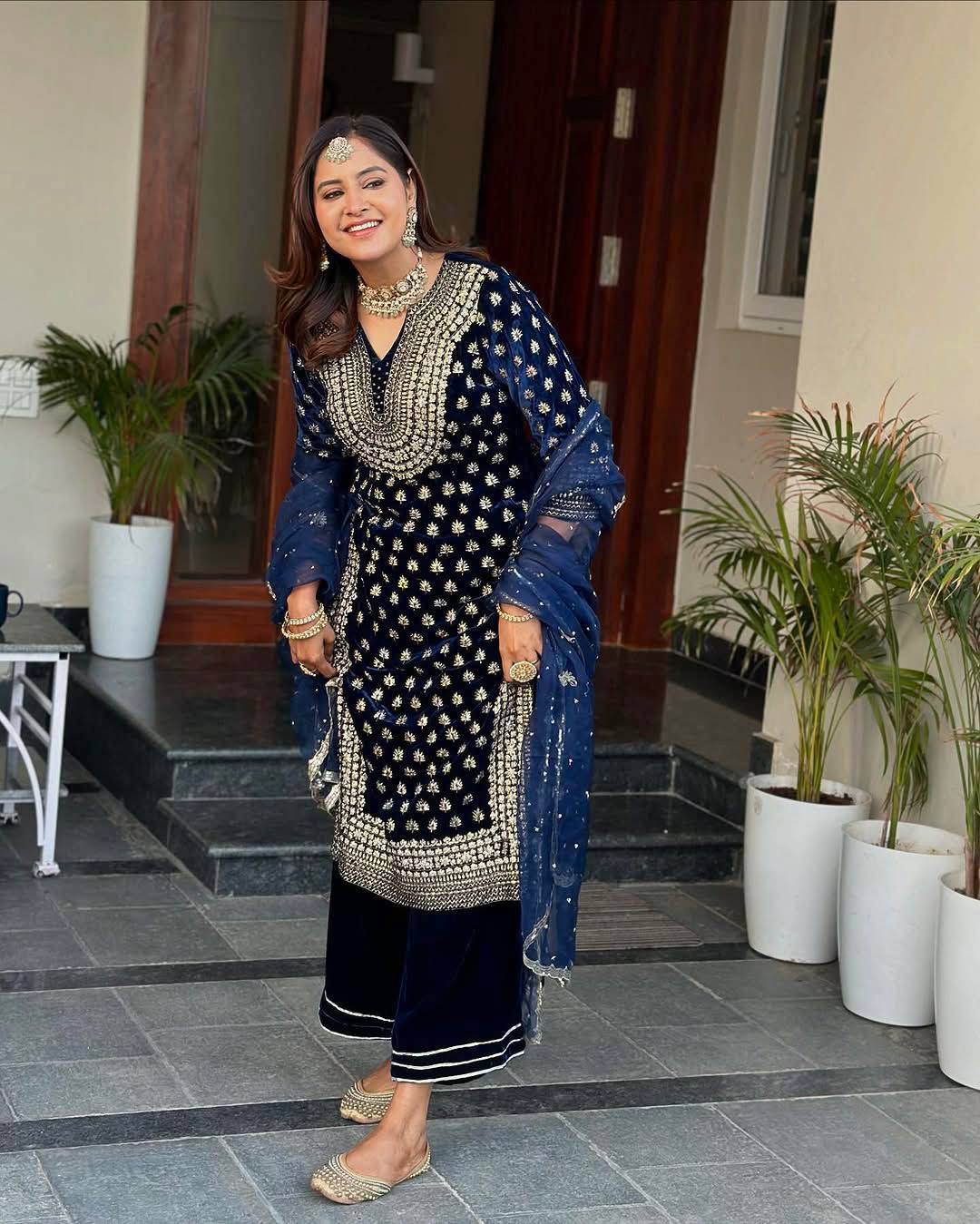 Raniya Premium Velvet Traditional Suit Set