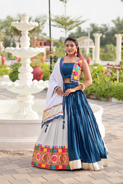 Naina’s Traditional Mirror Embroidered Navratri Lahenga
